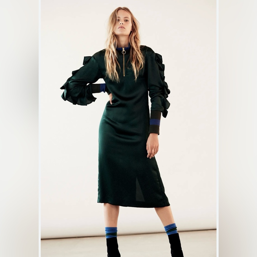 Elegant Green Midi Dress with Ruffle Sleeves